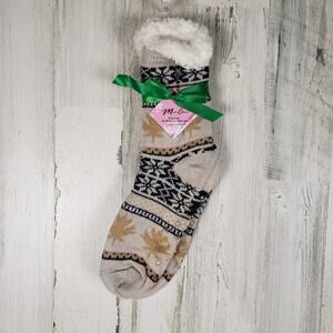 NWT Sherpa Lined Knit Winter Snowflake Leaf Design No-Slip Slipper Socks